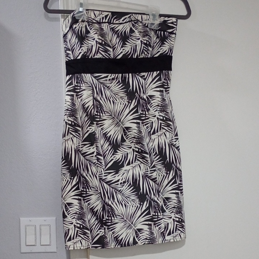 H&M Black and White Palm-Print Strapless Dress with Waist Band